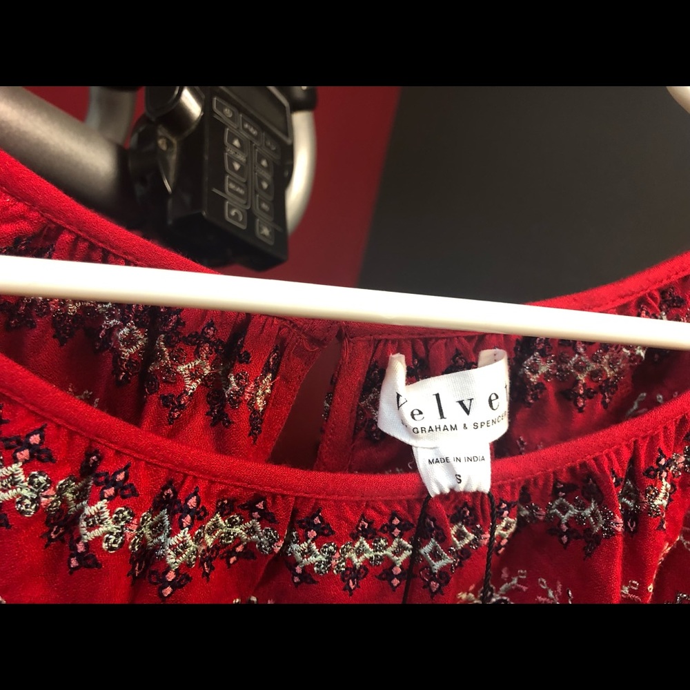 Red blouse - Picture 2 of 6